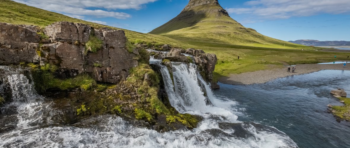 Der Kirkjufell-Berg ganz im Westen ist eines der populärsten Fotomotive Islands.