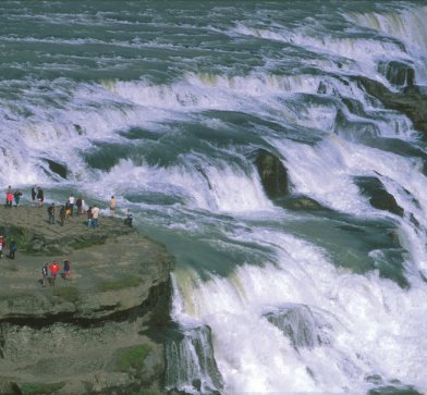 Der Wasserfall Gullfoss ist einer der Highlights der Reykjavík Reise.