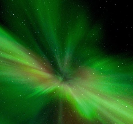 Bei Polarlichtern spricht man im Norden von Nordlichter (auch Aurora borealis). 
