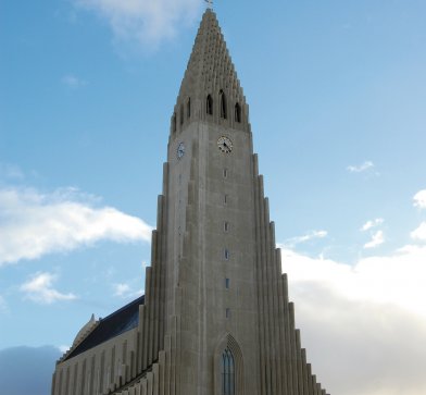 Kirche Hallgrimskirkja in Reykjavik© Scratch Video-shutterstock.com/2013