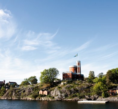 Während Ihres Aufenthaltes in Stockholm können Sie die Stadt auch via Boot erkunden.