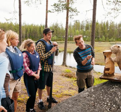 Bei einer geführten Waldwanderung, kommen Sie bei diesem Natururlaub der schwedischen Flora und Fauna ganz nah