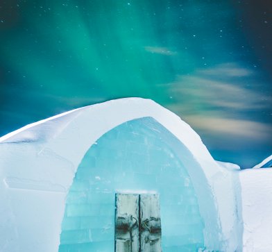 Das ICEHOTEL ist ein spektakulärer Komplex aus Eis und Schnee, der jedes Jahr neu errichtet wird.