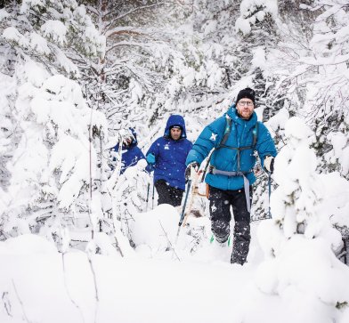 Wir empfehlen eine Schneeschuhwanderung. Die können Sie direkt hinter dem Hotel starten.© Ted Logart