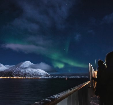 Nordlichter über Tromsö© Jan Holthe/Hurtigruten